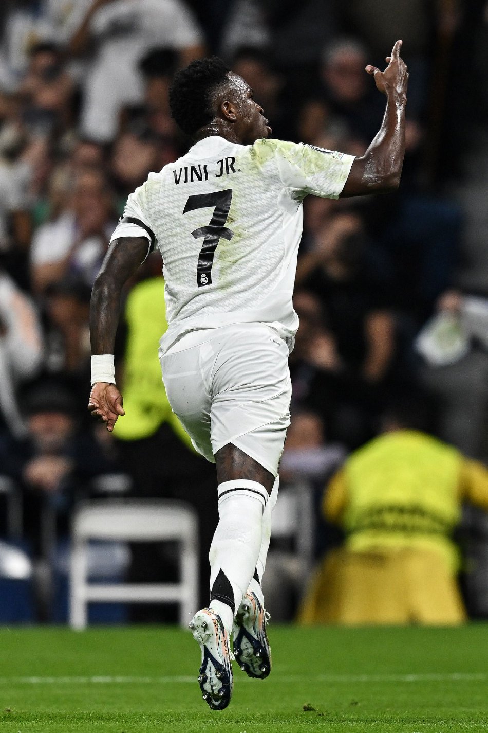 开云体育入口-关于科维托娃在皇家马德里比赛中惊艳表现转会期法兰克福调整名单以备德甲，网友：AC米兰状态回暖备战英超的信息