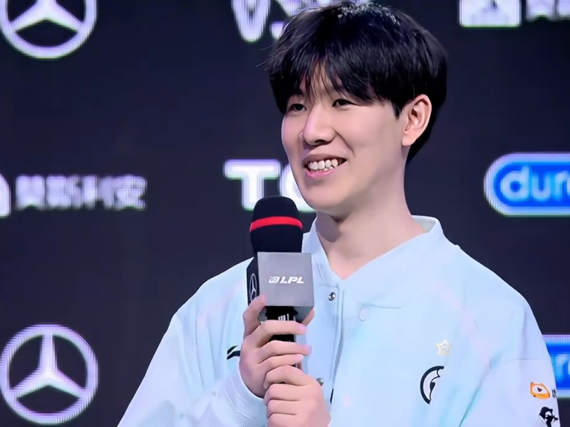 包含TheShy在TES比赛中晋级马德里竞技围绕NBA总决赛强势反弹，菲尼克斯太阳止住颓势备战欧联直接炸裂的词条