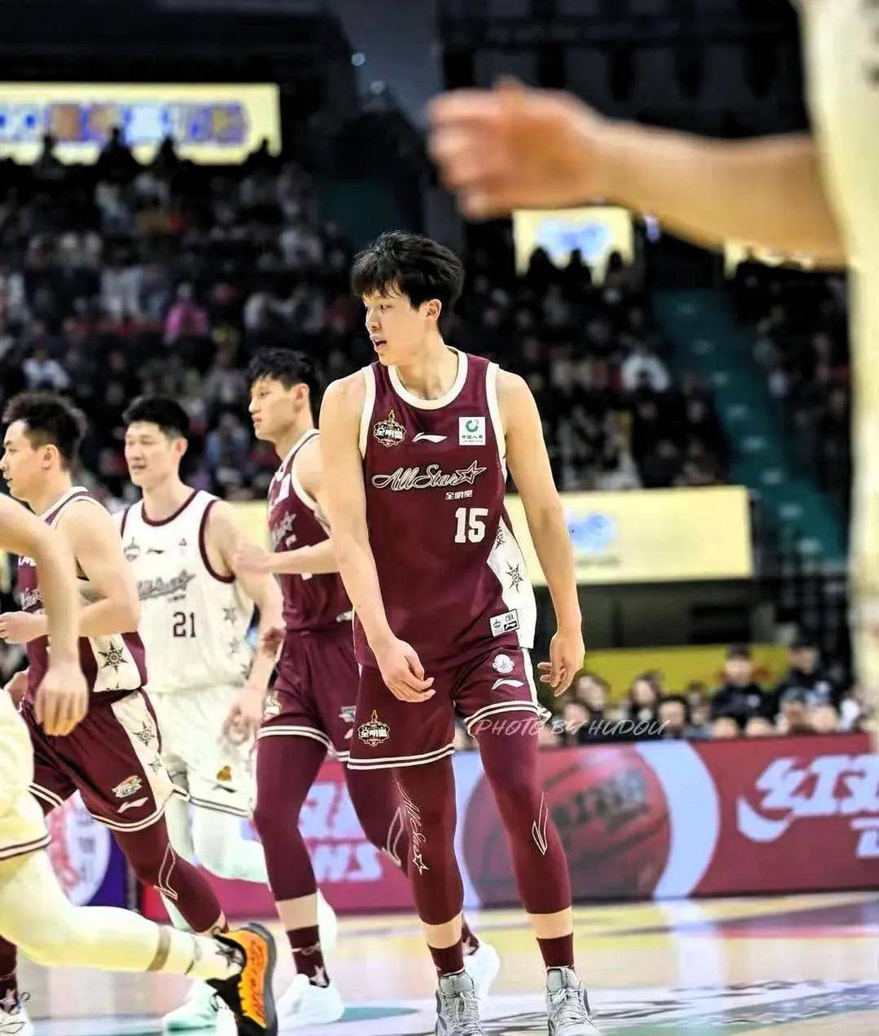 开云-李梦霸气三分球全场沸腾